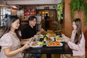 Φαγητό σε αυτό το ξενοδοχείο ή κάπου εκεί κοντά