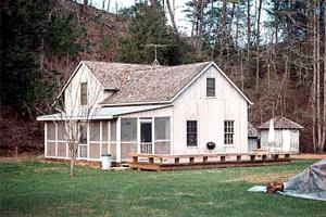 a white house with a porch in a yard at Delightful Vacation Rental for Group Getaway in Polk County, Tennessee in Reliance