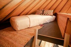 Postel nebo postele na pokoji v ubytování Luxury Yurt Rental near Austin for Glamping in Texas