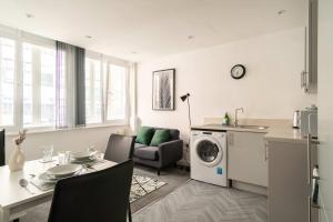 Køkken eller tekøkken på Cosy 1 BED in Central Preston + 9 billeder