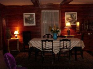 Fotografie z fotogalerie ubytování Lovingly Restored Historic Cottage in Adirondack Mountains, New York v destinaci North River + 23 fotografií