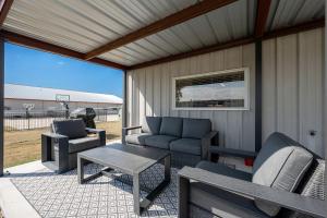 Gallery image of Industrial-Chic Cottage Retreat with Outdoor Space Near Kyle Field & Easterwood Airport in Dr. College Station, Texas in College Station