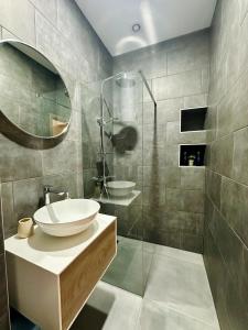 Ένα μπάνιο στο Apartman Toni