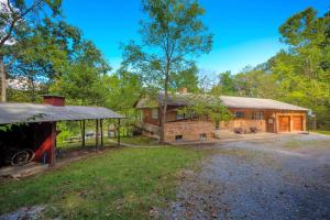 Το κτήριο όπου στεγάζεται  η παραθεριστική κατοικία