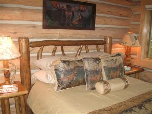 a bedroom with a bed in a log cabin at Rocky Mountains Getaway: Gorgeous Log Cabin in Darby, Montana in Peaks and Pines Park