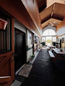 Fotografie z fotogalerie ubytování Charming Loft B&B with Private Bath & Country Breakfast near Old Hickory Lake – Gallatin, Tennessee v destinaci Cedar Grove