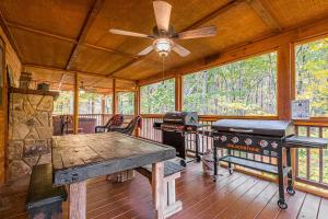 Fotografie z fotogalerie ubytování Relaxing Cabin with Screened Porch in Sautee Nacoochee, Georgia v destinaci Sautee Nacoochee