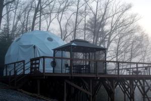 a dome tent on a wooden platform in the woods at Contrast Cove Dome in Smoky Mountains in Hartford, Tennessee in Hartford