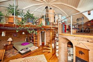 Fotografie z fotogalerie ubytování Unconventional Dome Ideal for a Glamping Experience in Glorieta, New Mexico v destinaci Glorieta