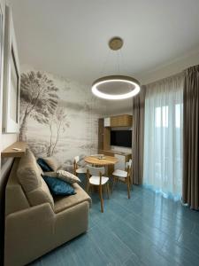 TV a/nebo společenská místnost v ubytování Orchidea Holiday