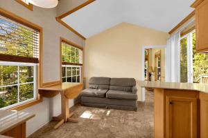 Galería fotográfica de Cozy Cabin Near Sandwich Glass Museum, Massachusetts en Forestdale