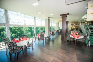 A restaurant or other place to eat at Luani A Hotel