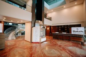 Lobi atau kawasan kaunter penerimaan di Daksh The Madhuvan Suites Dwarka