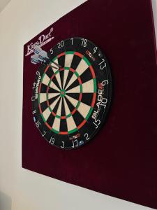 a dart board with a dartboard on a wall at Private Wohnung im Herzen Kölns in Cologne +5 photos