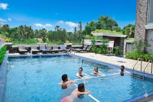 Piscina a Radiance Hotel o a prop