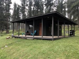 Κήπος έξω από το Cute Creek-Side Cabin Nestled by Mount Rushmore in Rapid City