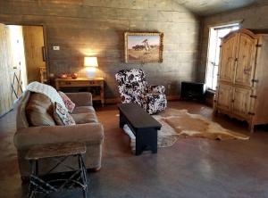 Posezení v ubytování Elegant Ranch Cabin near the Buffalo River National Park in St. Joe, Arkansas + 13 fotografií