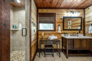 Fotografie z fotogalerie ubytování Creekside Cabin Perfect for Family Getaways in Broken Bow, Oklahoma v destinaci Stephens Gap