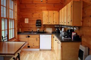 MontervilleにあるSpacious Lodge with Many Rooms, and Great Nature Surroundings in West Virginiaのギャラリーの写真