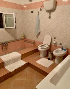 a bathroom with a toilet and a sink at VloraOasi Apartament in Vlorë