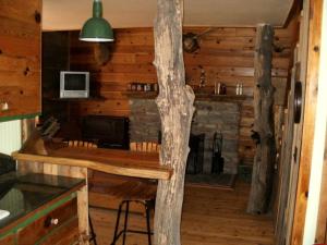 Η κουζίνα ή μικρή κουζίνα στο Rustic Cabin Rental near Tonto National Forest in Payson, Arizona