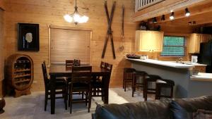 Kép Spacious Mountain Ski Cabin situated on the Grand Mesa, Colorado szállásáról Mesában a galériában