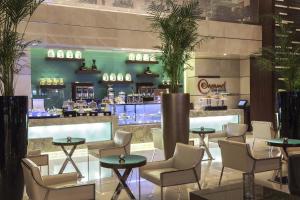 Lounge nebo bar v ubytování Rosh Rayhaan by Rotana