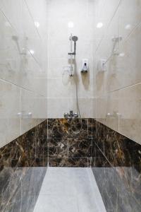 Ένα μπάνιο στο La Prestigia luxury Apartments by Peaks +7 φωτογραφίες