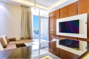 Μια τηλεόραση ή/και κέντρο ψυχαγωγίας στο La Prestigia luxury Apartments by Peaks