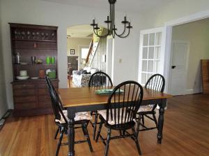 a dining room table with four chairs and a dining room at Serene Countryside Cottage Rental with Screened Porch near Charlottesville, Virginia in Byrd Mill +13 photos