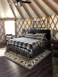 a bedroom with a bed in a yurt at Intimate Yurt Rental Ideal for Romantic Glamping in Virginia in Rich Creek