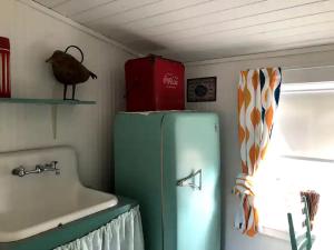 Фотография из галереи Picturesque Vintage Cabin with Lake Views in Florida в городе Eastgate +9 фотографий