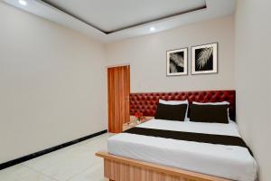 Ένα ή περισσότερα κρεβάτια σε δωμάτιο στο Hotel O Kachohalli Gate Formerly SRS Lodge
