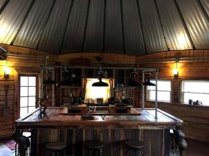 Ảnh trong thư viện ảnh của Rustic Octagon-Shaped Cabin for a Glamping Getaway near Huntington, West Virginia ở Genoa