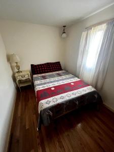Postel nebo postele na pokoji v ubytování Homey Pet-Friendly Cabin Rental for Groups in the Catskills