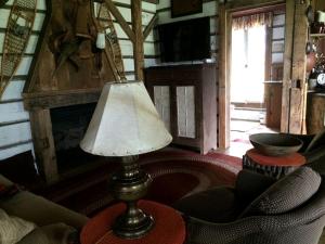 Posezení v ubytování Charming Cabin Rental with a Hot Tub near Cedar Point and Lake Erie in Ohio + 16 fotografií