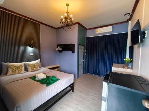 Postel nebo postele na pokoji v ubytování Paksina Hotel