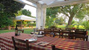 Vonkajšia záhrada v ubytovaní Agriturismo L'Albara - Wines, Pool & SPA