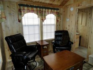 Гостиная зона в Cozy Cabin Rental near the Custer State Park in South Dakota +1 фотография