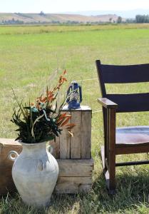 Φωτογραφία από το άλμπουμ του Romantic Bell Tent with Spectacular Countryside Views in Montana σε Absarokee