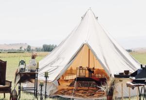 Foto sihtkohas Absarokee asuva majutusasutuse Romantic Bell Tent with Spectacular Countryside Views in Montana galeriist