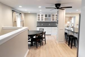 Kuchyň nebo kuchyňský kout v ubytování Stunning Modern Lakehouse with Private Boat Dock in Norwood, North Carolina