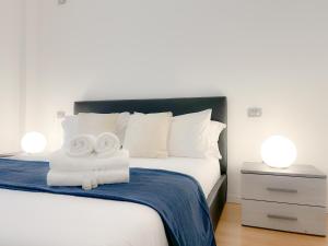 a bedroom with a bed with two towels on it at Suite Centro e Mare - Terrazza - Wifi - AC in Savona