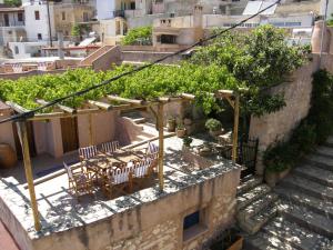 an outdoor patio with tables and chairs on a building at El Greco Traditional Houses in Skhinokápsala