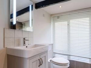 Ένα μπάνιο στο 1 Bed in Pateley Bridge 76511 +11 φωτογραφίες