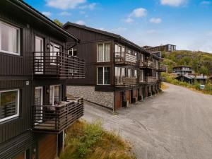 an aerial view of a building with balconies at Ledig i høstferien er en stor leilighet med panoramautsikt over Hemsedal in Hemsedal