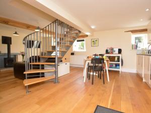 Χώρος καθιστικού στο 2 Bed in Taddington 76505