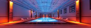 a large swimming pool in a building with chairs at Basaranlar Thermal Otel in Gazligol