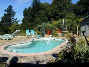 Bazén v ubytování Vacation Rental with Spa and Pool on Winery near Healdsburg, California nebo v jeho okolí