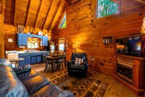 Φωτογραφία από το άλμπουμ του Great Cabins Ideal for Groups Getaways in Copperhill, Tennessee σε Copperhill